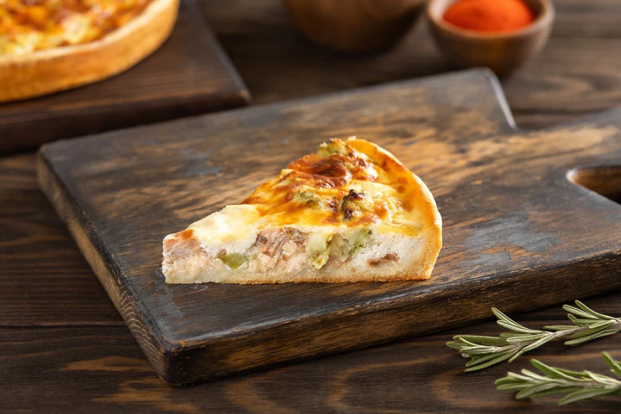 КИШ С КРАСНОЙ РЫБОЙ И БРОККОЛИ