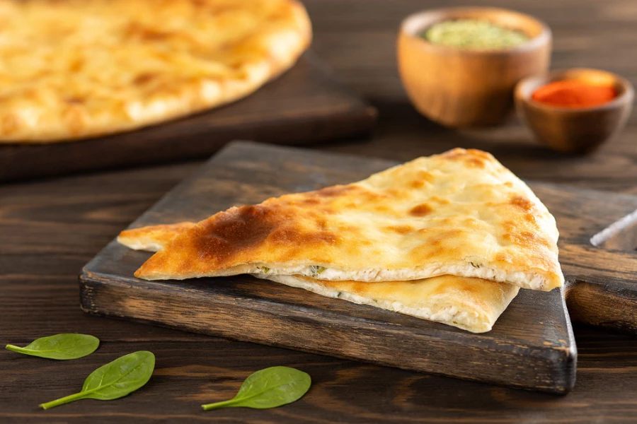 ОСЕТИНСКИЙ ПИРОГ С КУРИЦЕЙ И СЫРОМ