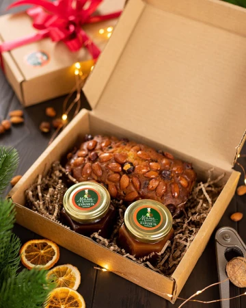 Подарочный набор с карамелью и кексом