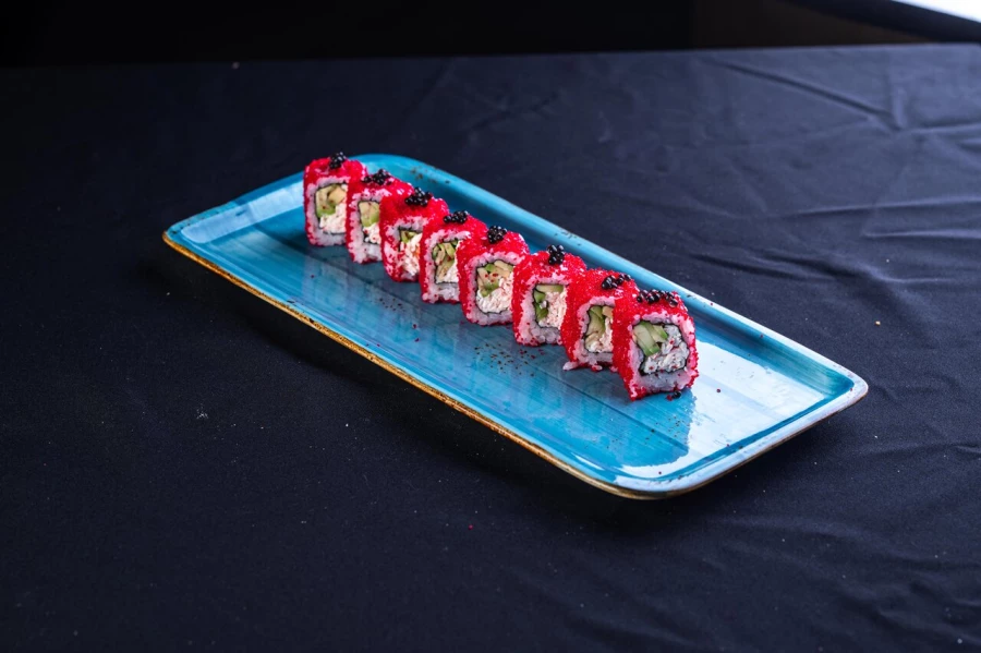 Калифорния с снежным крабом и авокадо