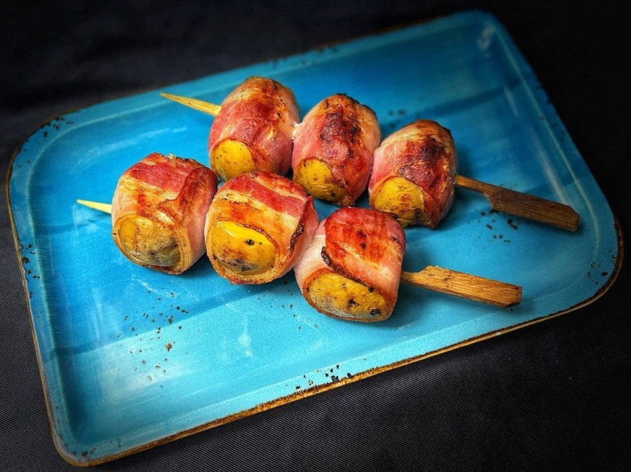 Бэйби картофель в беконе