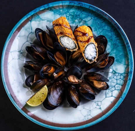 Мидии в соусе Том Ям в створках