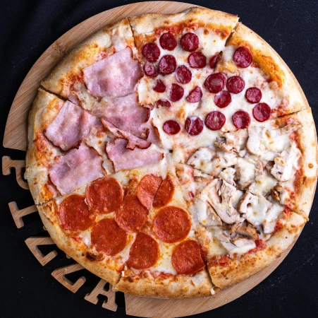 Пицца "мясное ассорти"