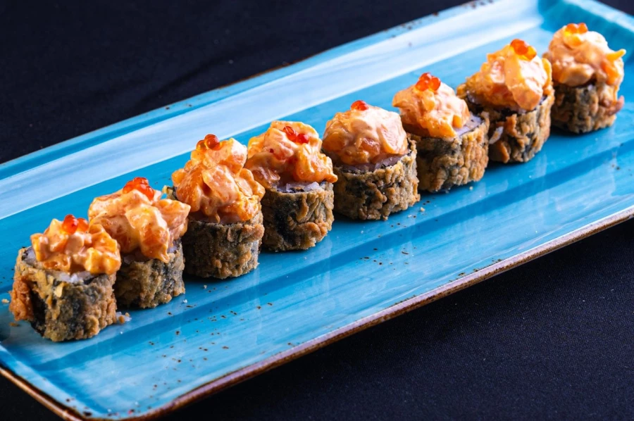  Темпура с лососем и спайси соусом