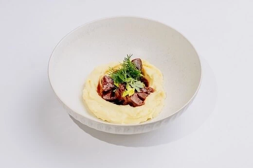 Щёчки с картофельным пюре