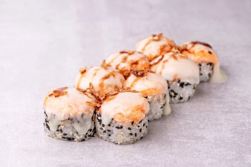 Запеченный ролл с цыпленком под сыром (8 шт)