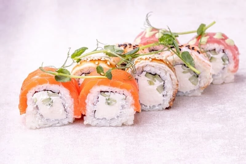 Ролл "Филадельфия кватро" (8 шт)