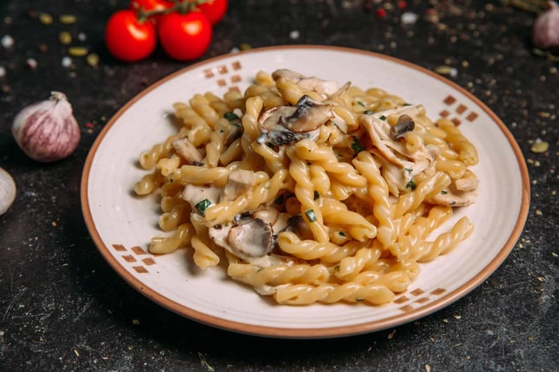 Казаречче с курицей и грибами