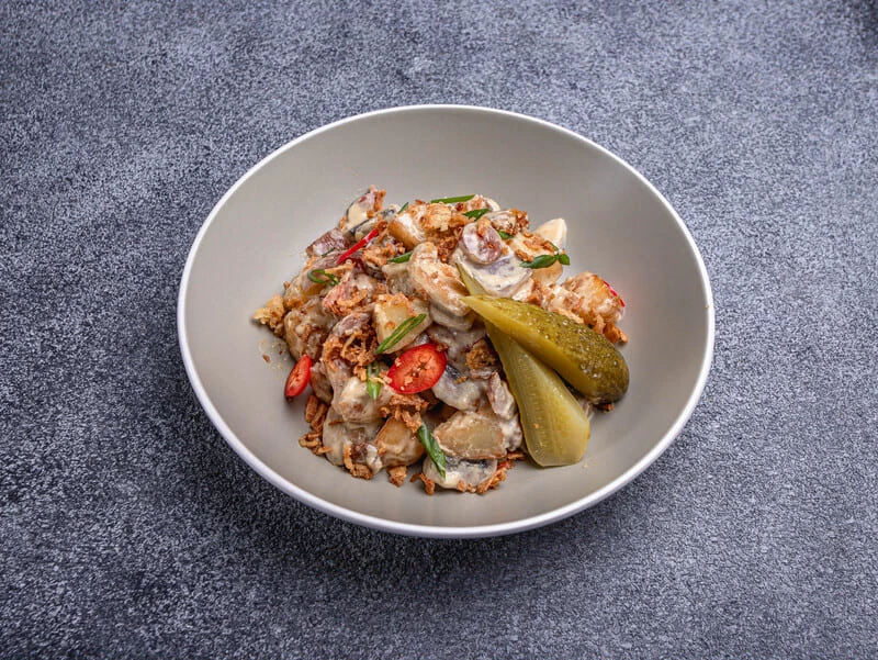 Мясная сковорода в сливочно-горчичном соусом
