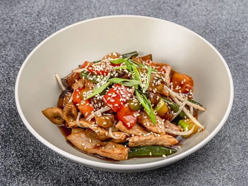 Свинина с овощами и соусом Терияки