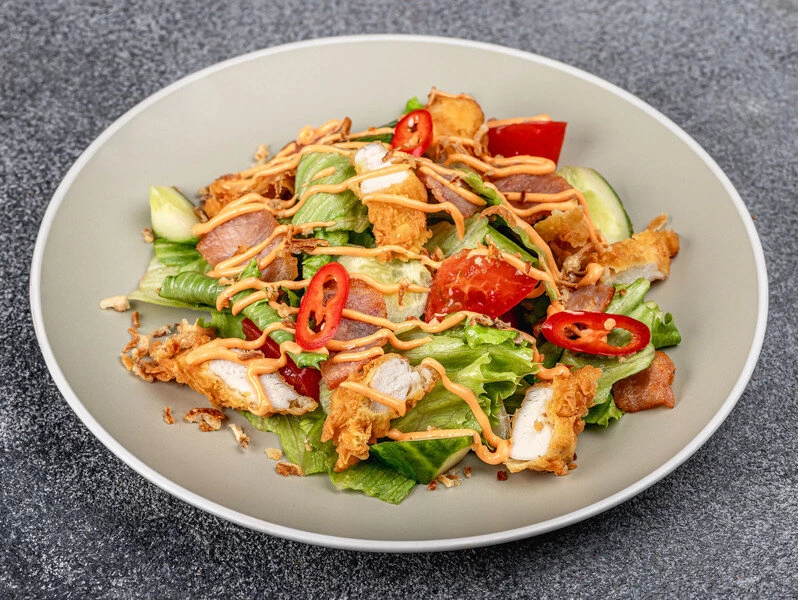 Салат биг тейсти со стрипсами