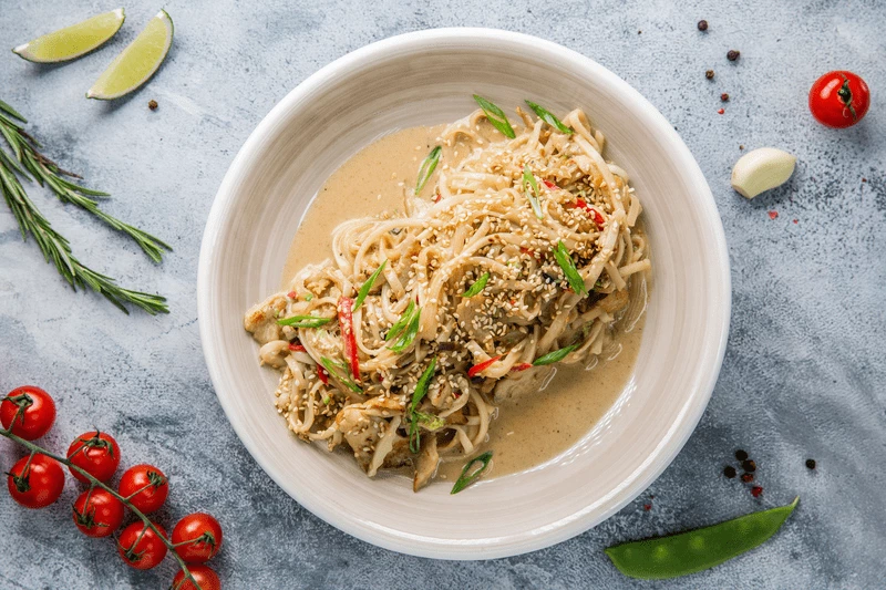 Удон с цыпленком и овощами