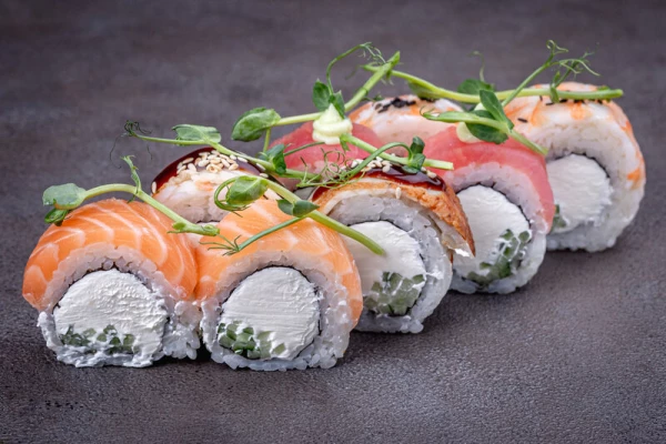 Ролл "Филадельфия кватро" (8 шт)