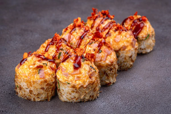 Запеченный ролл с цыпленком и беконом (8 шт)