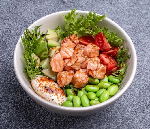 Боул с лососем татаки