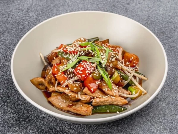 Свинина с овощами и соусом Терияки