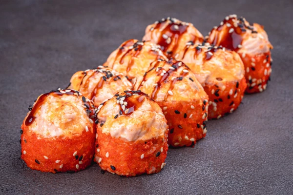 Запеченный ролл с лососем и крабом (8 шт)
