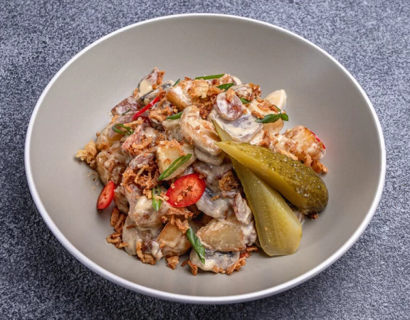 Мясная сковорода в сливочно-горчичном соусом