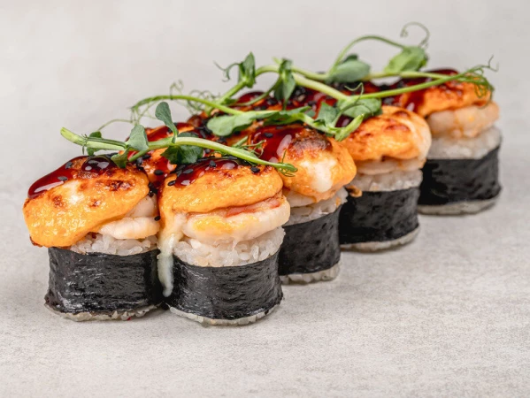 Запеченный ролл с тигровой креветкой (8 шт)