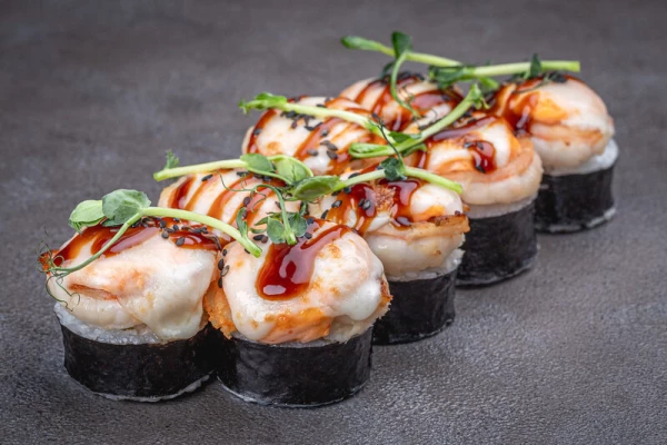 Запеченный ролл с тигровой креветкой (8 шт)