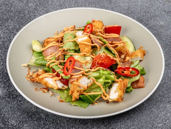 Салат биг тейсти со стрипсами