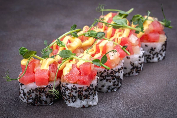 Ролл "Тар-тар" с тунцом и ананасом (8 шт)