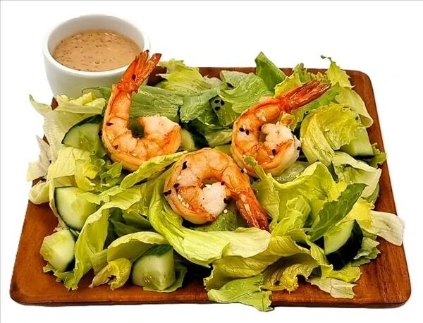Зеленый салат с креветками