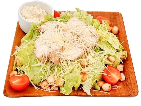 Салат Цезарь с курицей