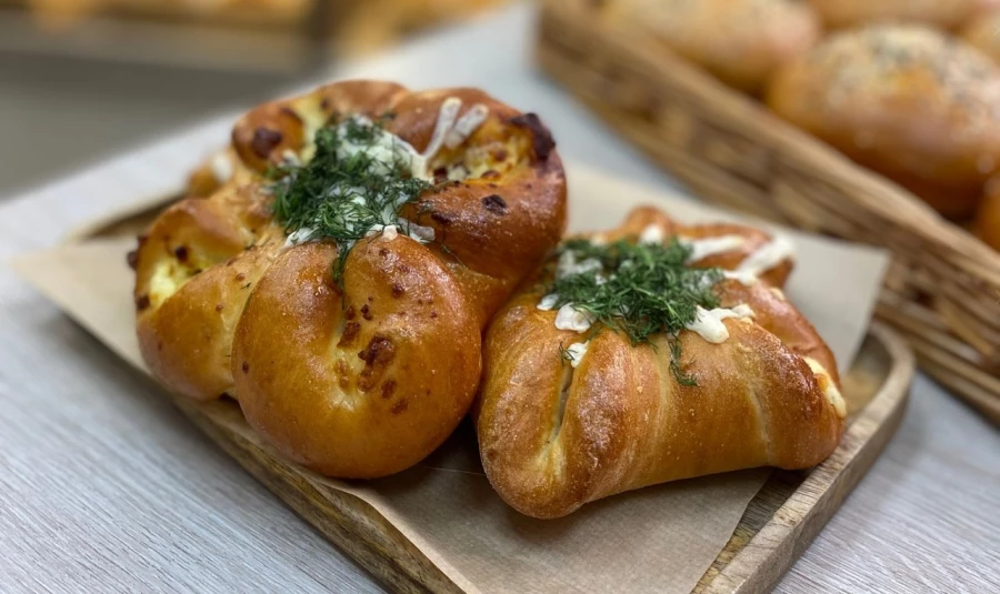 Гринетка с курицей, сыром и помидорами