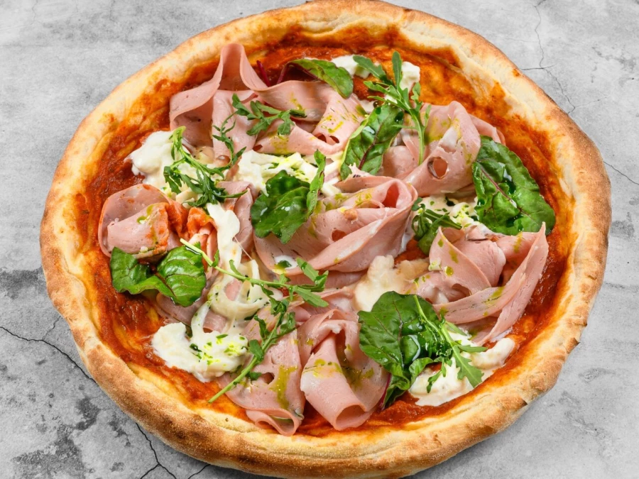 С Мортаделлой и Страчателлой