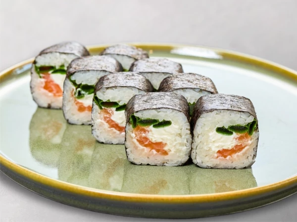 Сливочный лосось с зеленым луком