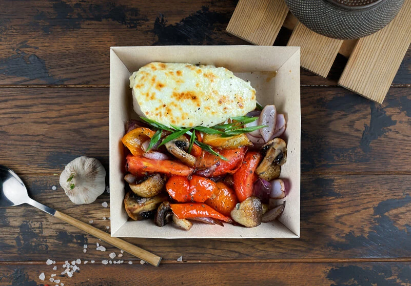 Филе курочки под сыром с запеченными овощами