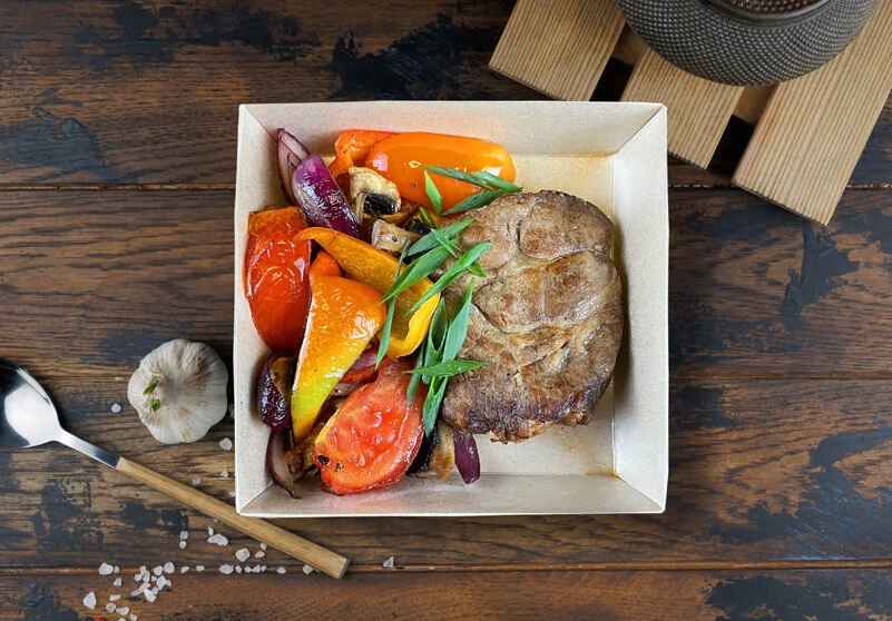 Стейк из свинины с запеченными овощами