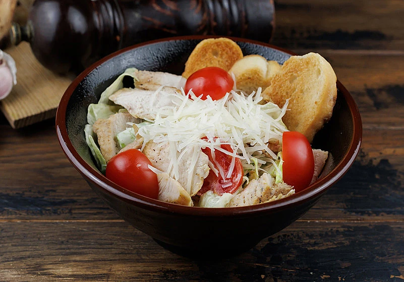 Салат Цезарь с курочкой
