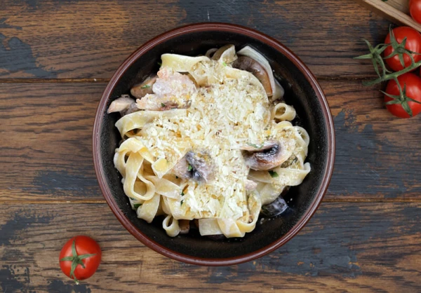 Паста фетучини с курочкой и грибами