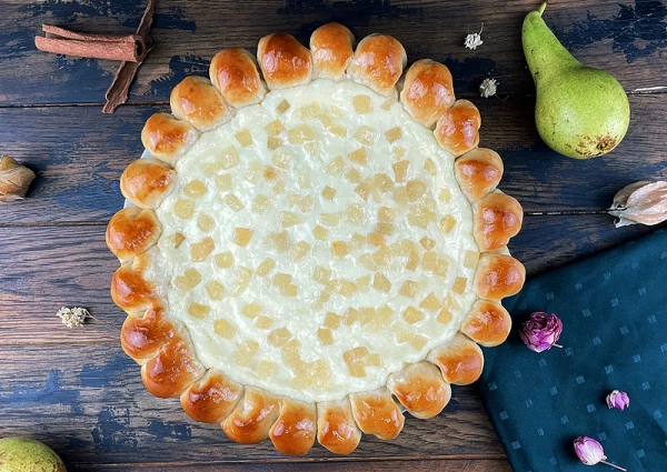 Пирог с грушей и сметаной
