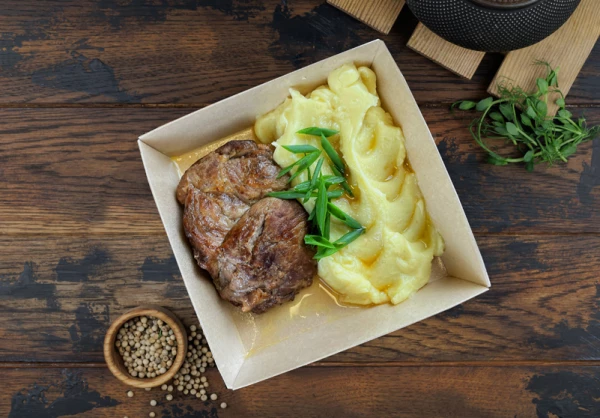 Стейк из свинины с пюре картофельным