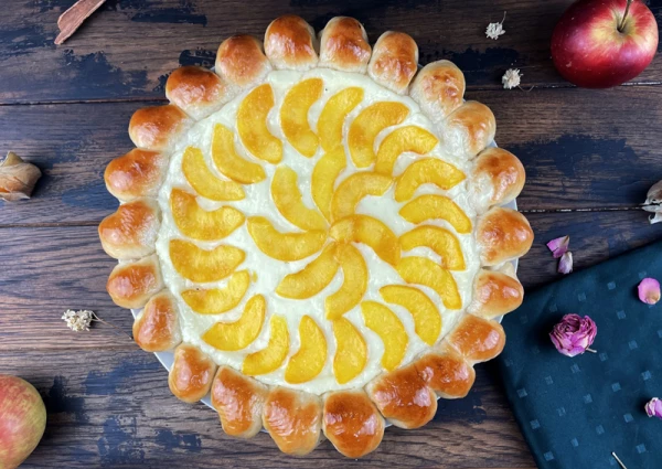 Пирог с персиком и сметаной