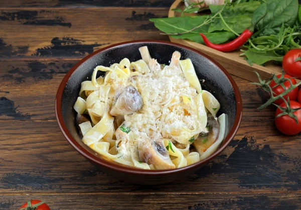 Паста фетучини с курочкой и грибами
