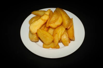 Картофель дольками с чесночным соусом 