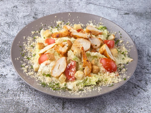Салат цезарь с курицей
