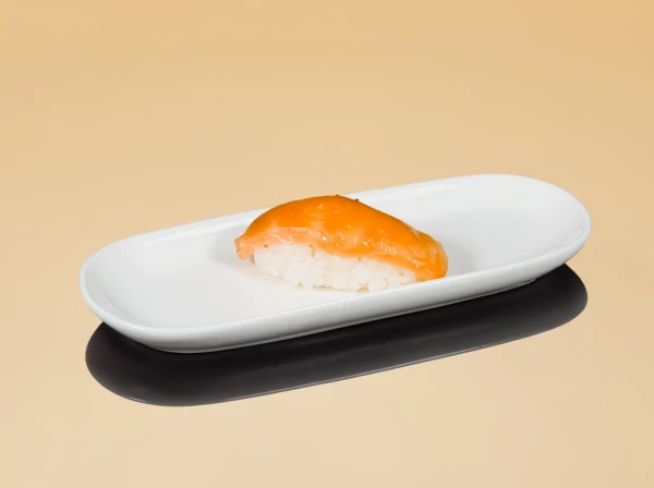 Суши с лососем