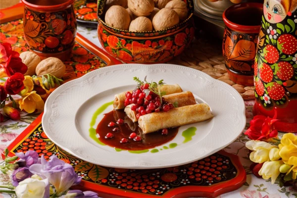 Блины с уткой конфи и кофейной брусникой