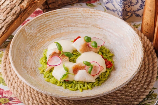 Морской окунь с пастой орзо и трюфельным муссом