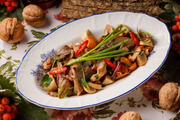 Ассорти маринованных грибов собственного посола