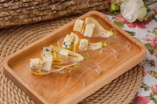 Горгонзола с грушей и трюфельным медом