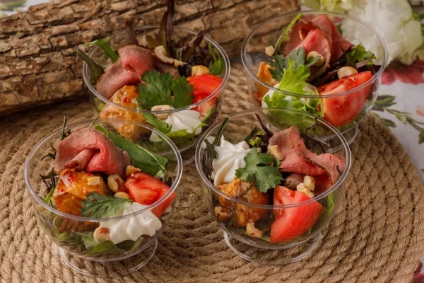 Мини салат с ростбифом