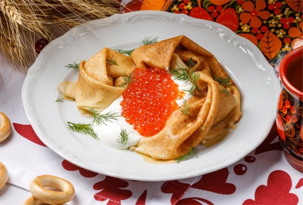 Блины с красной икрой и фермерской сметаной 