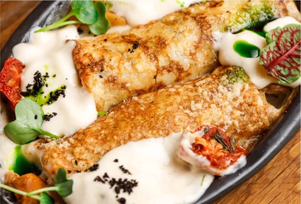 Блины с грибным жульеном и муссом из пармезана 