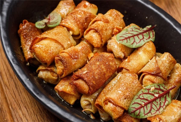 Налистники с творогом медом и сметаной 